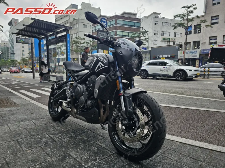 TRIUMPH TRIDENT 660 - фото 2