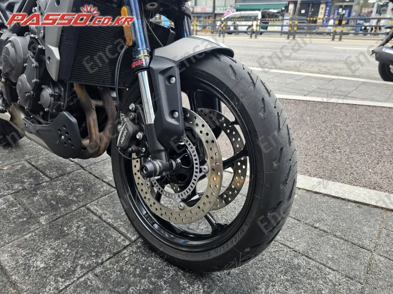 TRIUMPH TRIDENT 660 - фото 3