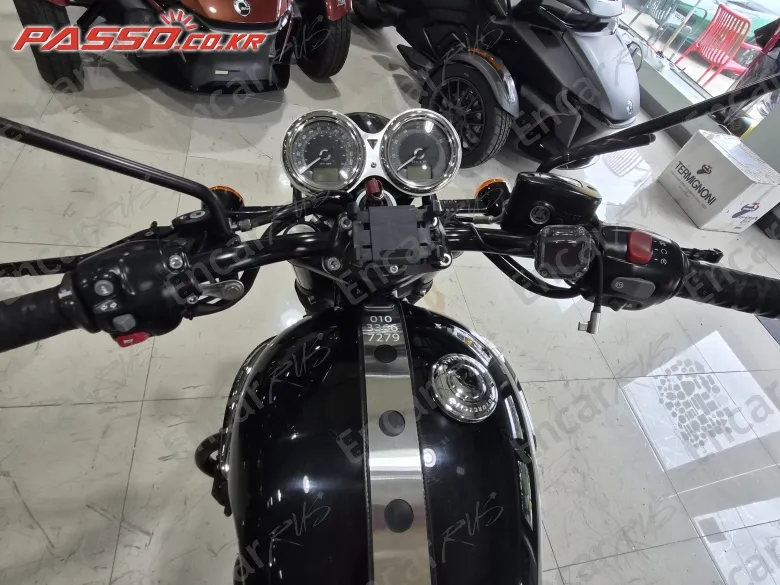 TRIUMPH BONNEVILLE T120 BLACK - фото 3