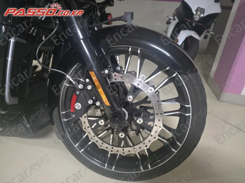 Harley-Davidson Flhxs Street Glide Special - фото 5