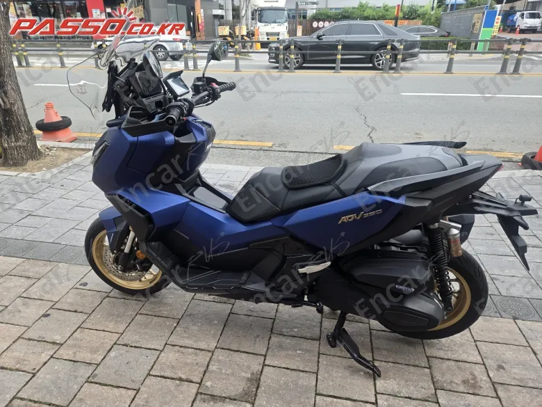 Honda Adv 350 - фото 1