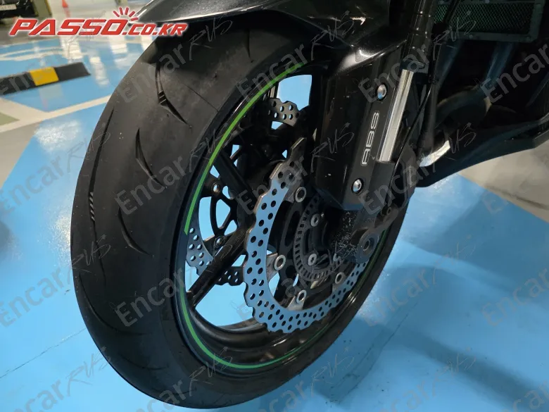 Kawasaki Z 1000 - фото 4