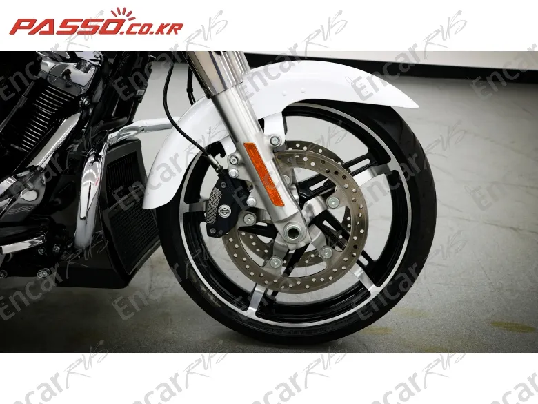 Harley-Davidson Flhx - фото 5