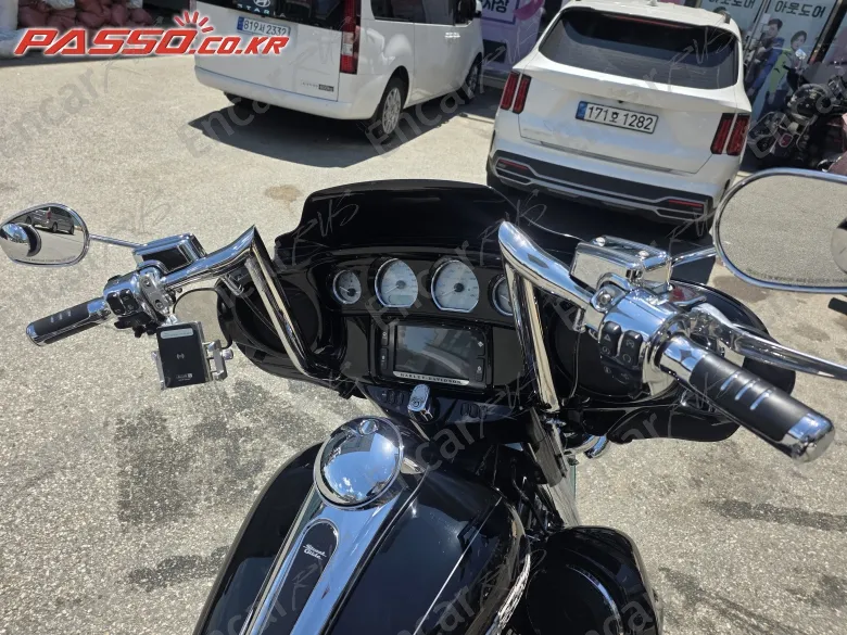 Harley-Davidson Flhx - фото 3