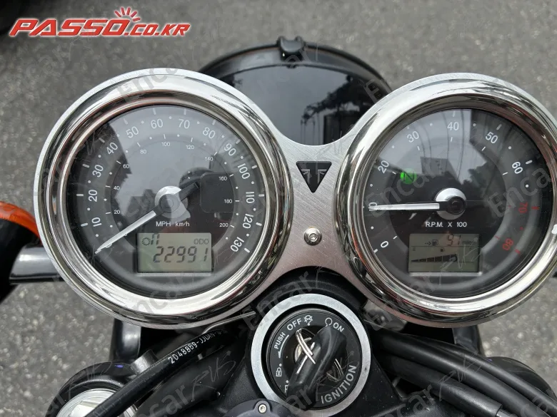 Triumph Bonneville T100 - фото 3