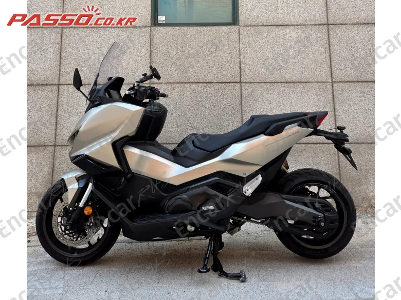 Honda Forza 750 - фото 1