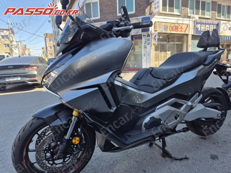 Honda Forza 750 - фото 1