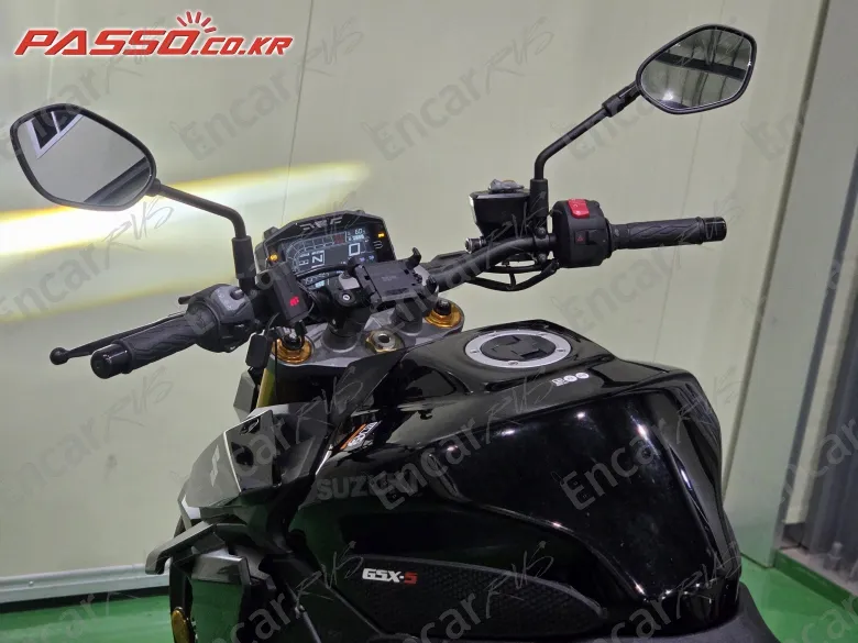 Suzuki Gsx S 1000 - фото 3