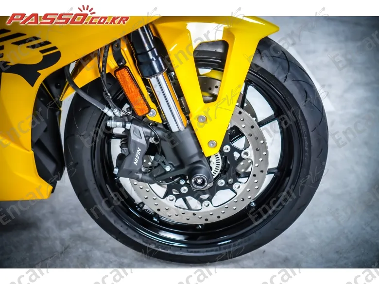 Suzuki Gsx 8 R - фото 5