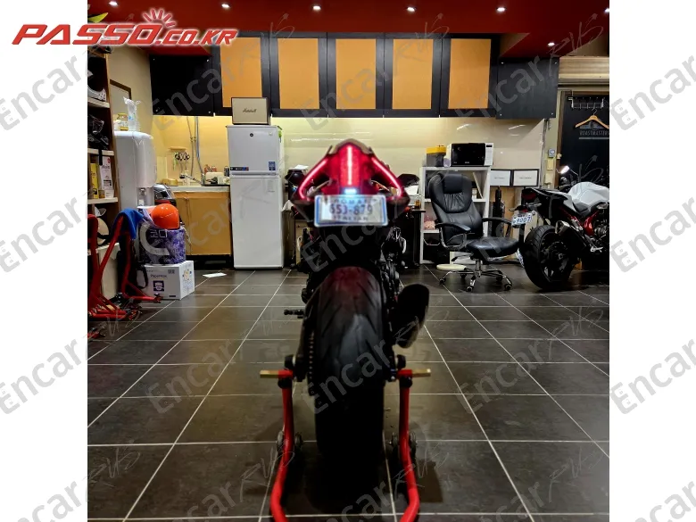 Yamaha Yzf R1 - фото 2