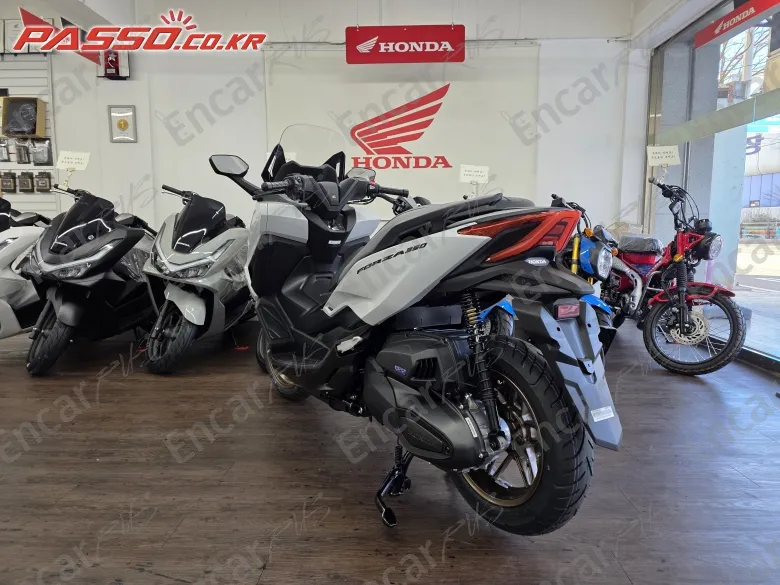 Honda Forza 350 - фото 4