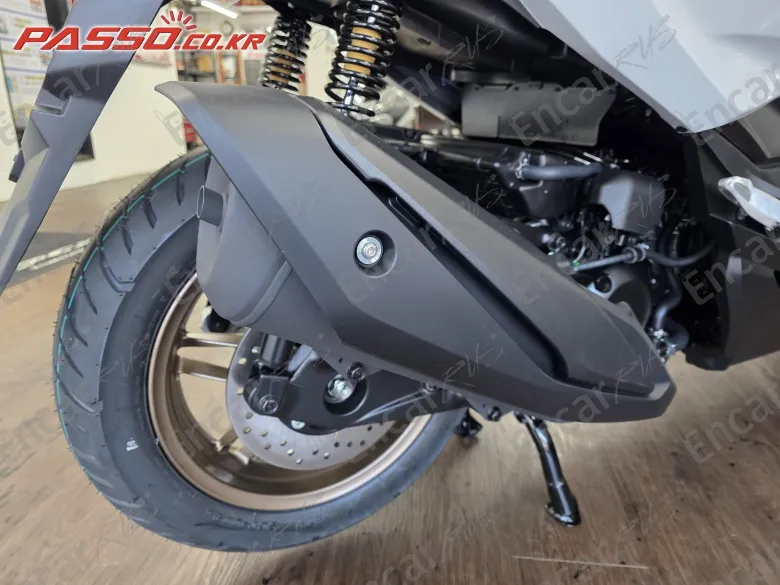 Honda Forza 350 - фото 6