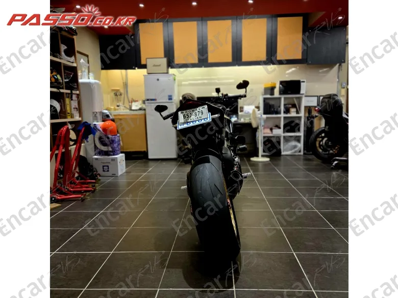 Ducati Streetfighter V4 S - фото 2