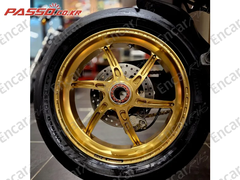 Ducati Streetfighter V4 S - фото 5
