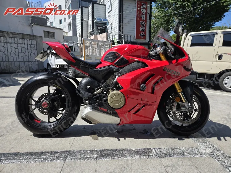 Ducati Panigale V4 S - фото 0
