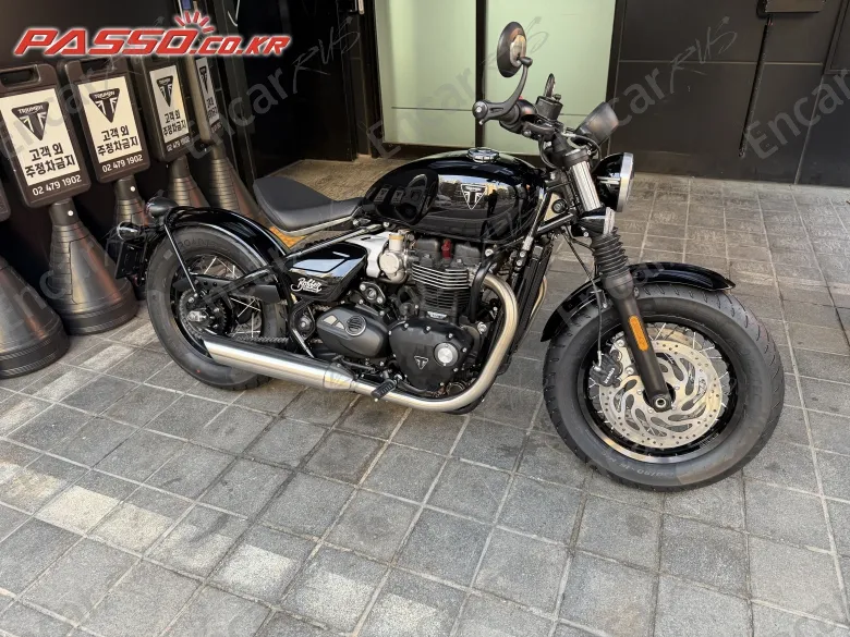 Triumph Bonneville Bobber - фото 0