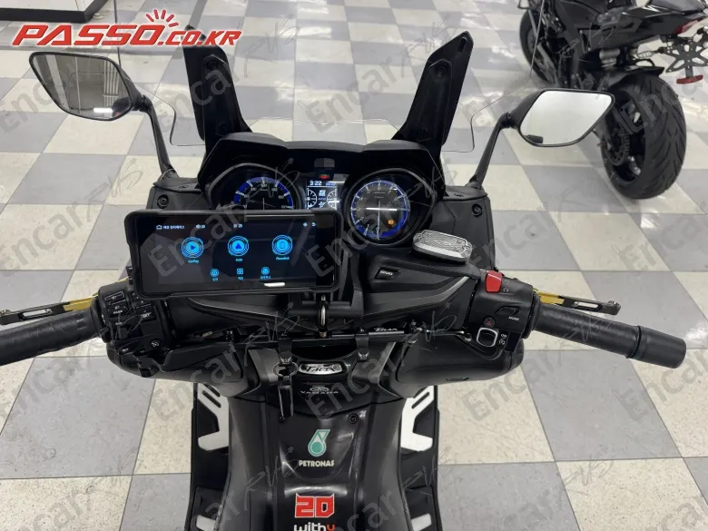 Yamaha T Max 560 - фото 3