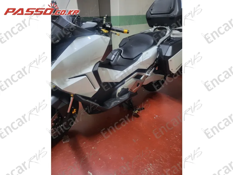 Honda Forza 750 - фото 1
