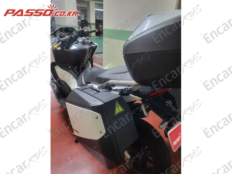 Honda Forza 750 - фото 2