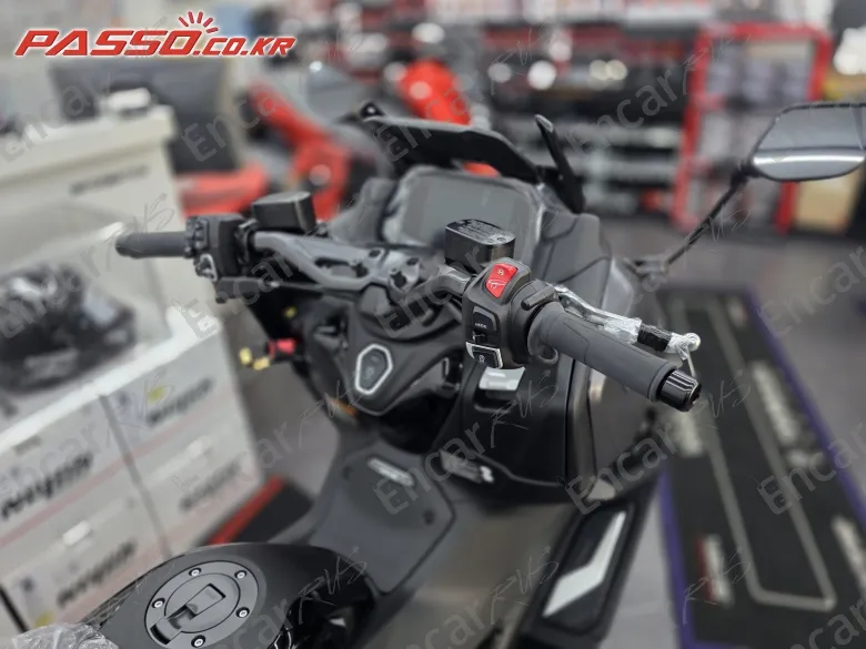 Yamaha T Max 560 - фото 5