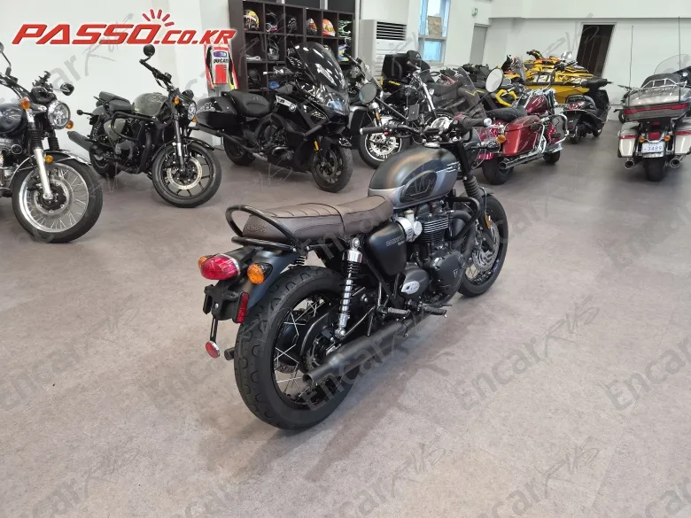 Triumph Bonneville T120 Black - фото 5