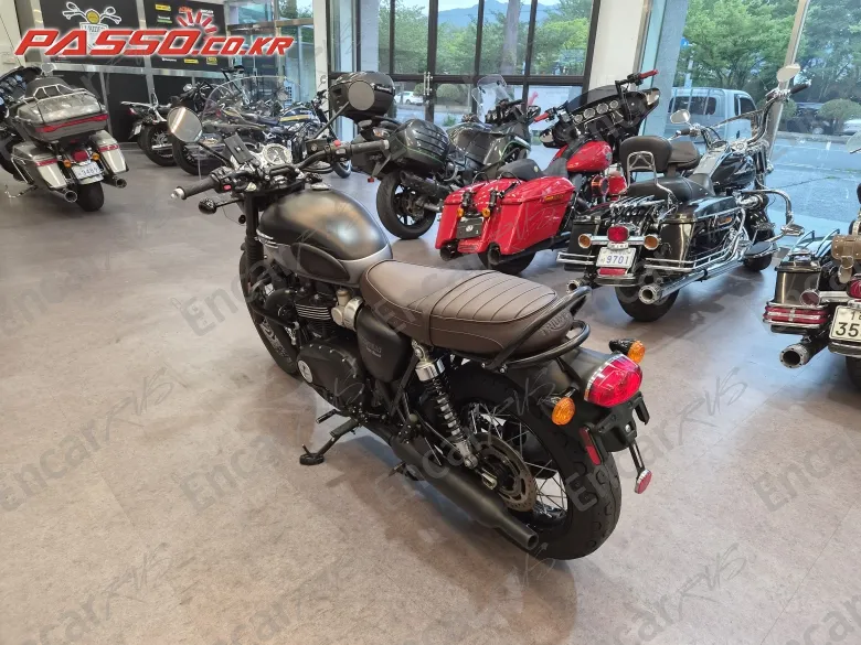 Triumph Bonneville T120 Black - фото 6