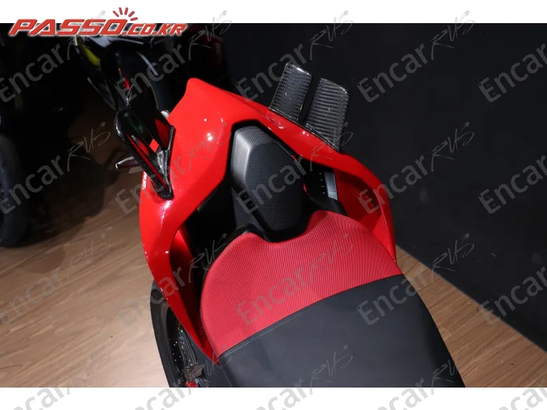 Ducati Panigale V4 S - фото 6