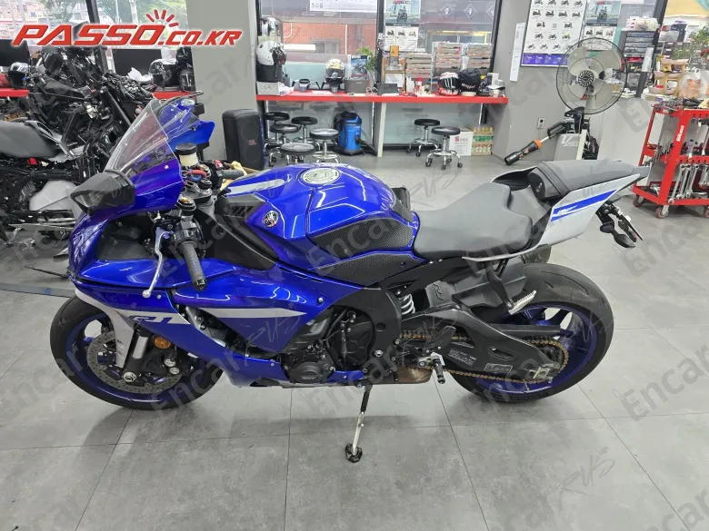 Yamaha Yzf R1 - фото 1