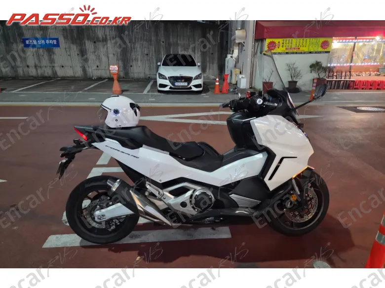 Honda Forza 750 - фото 0