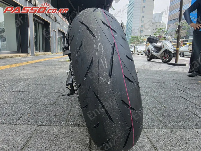Suzuki Gsx 8 Tt - фото 5