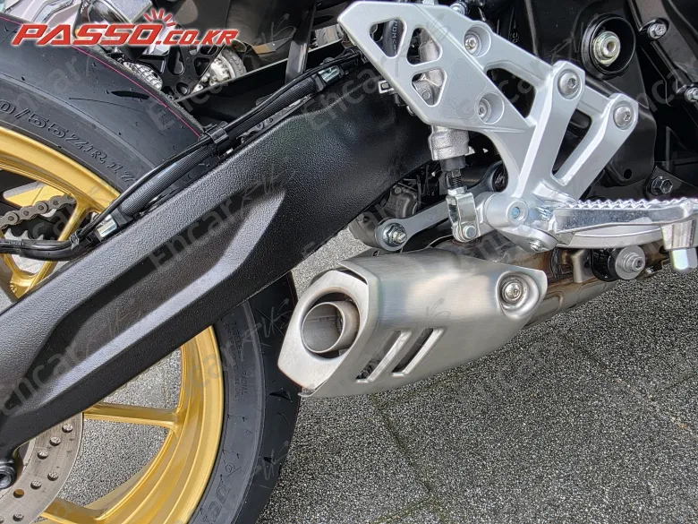 Suzuki Gsx 8 Tt - фото 6