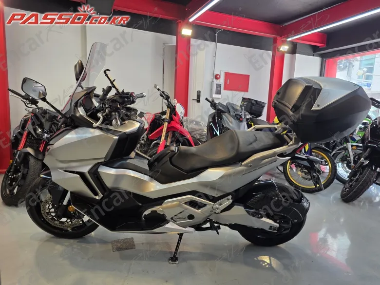 Honda Forza 750 - фото 1