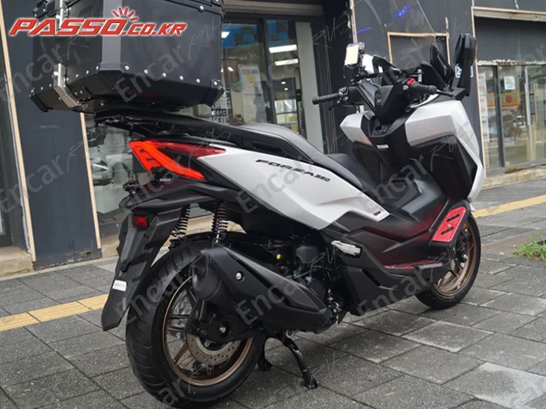 Honda Forza 350 - фото 2