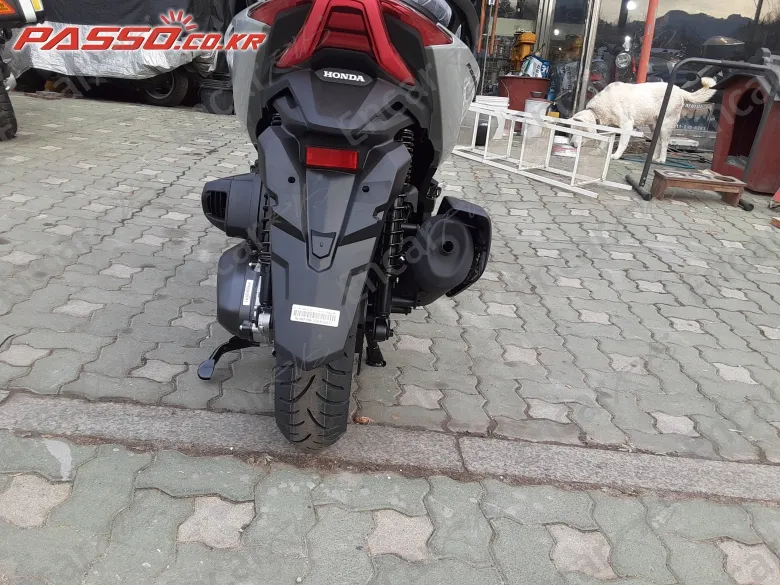 Honda Forza 350 - фото 5
