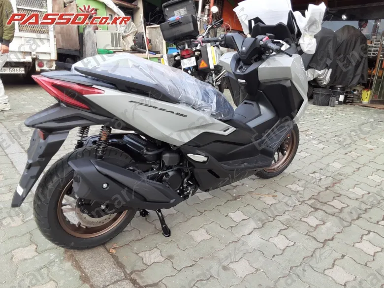Honda Forza 350 - фото 6