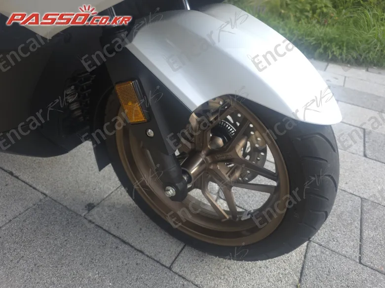 Honda Forza 350 - фото 5