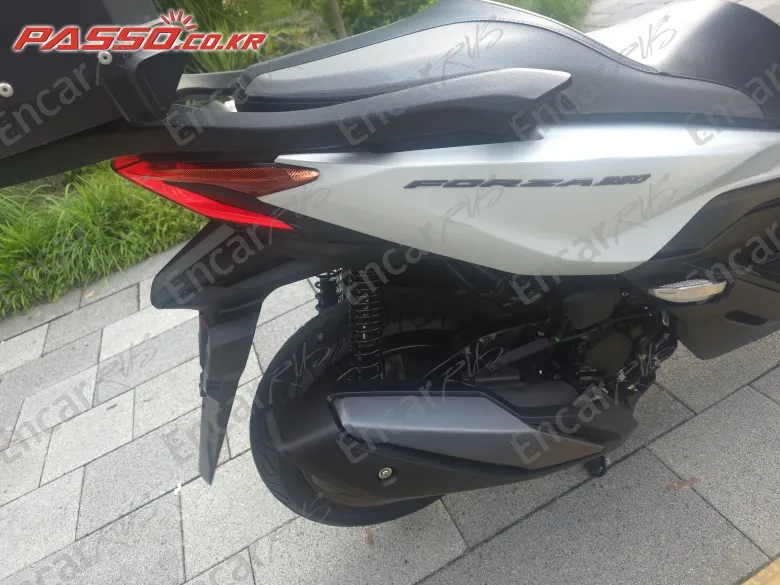 Honda Forza 350 - фото 6
