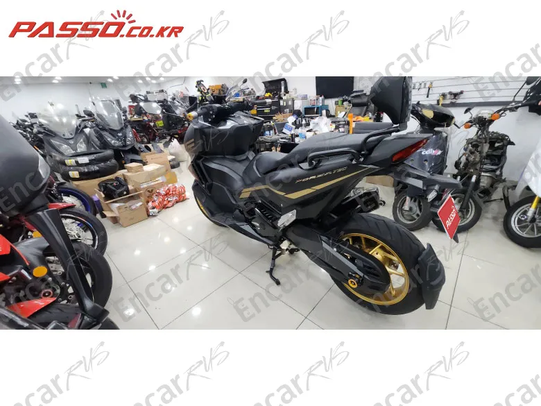 Honda Forza 750 - фото 1