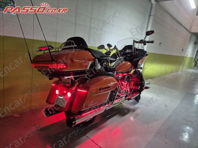 Harley-Davidson Fltruse Cvo Road Glide Ultra - фото 1