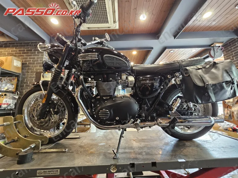Triumph Bonneville T120 - фото 1