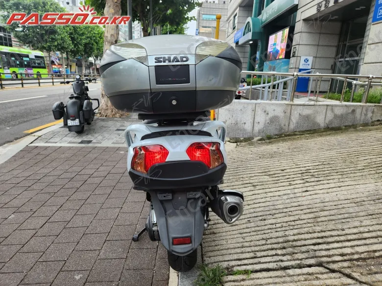 Suzuki Burgman 650 Executive - фото 2