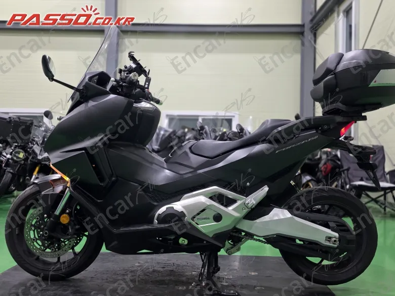 Honda Forza 750 - фото 1