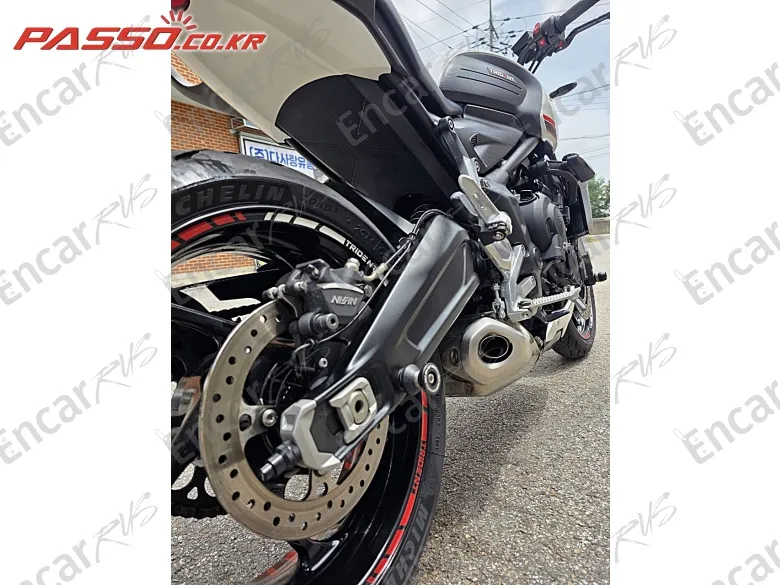 Triumph Trident 660 - фото 6