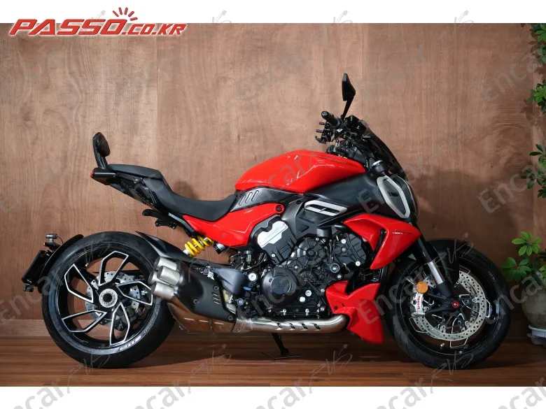 Ducati Diavel V4 - фото 0