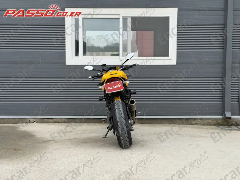 Ducati Monster 821 - фото 2