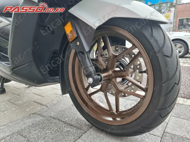 Honda Forza 350 - фото 5