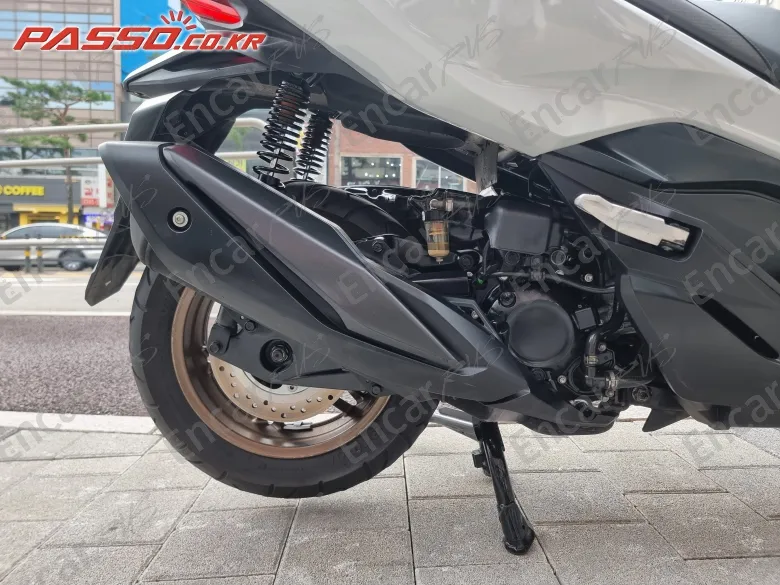 Honda Forza 350 - фото 6