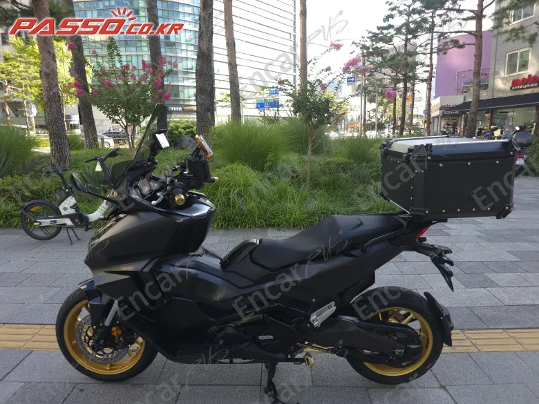 Honda Forza 750 - фото 1