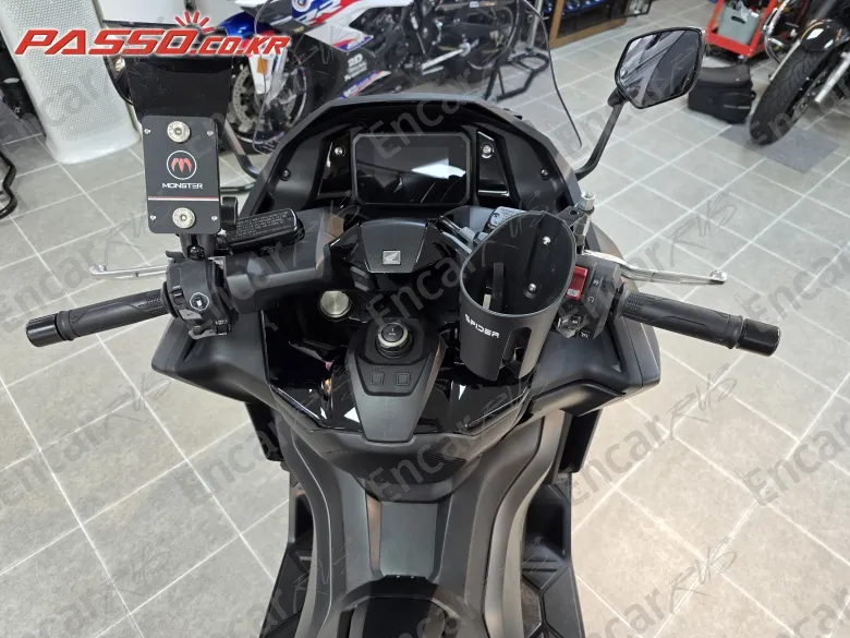Honda Forza 750 - фото 6
