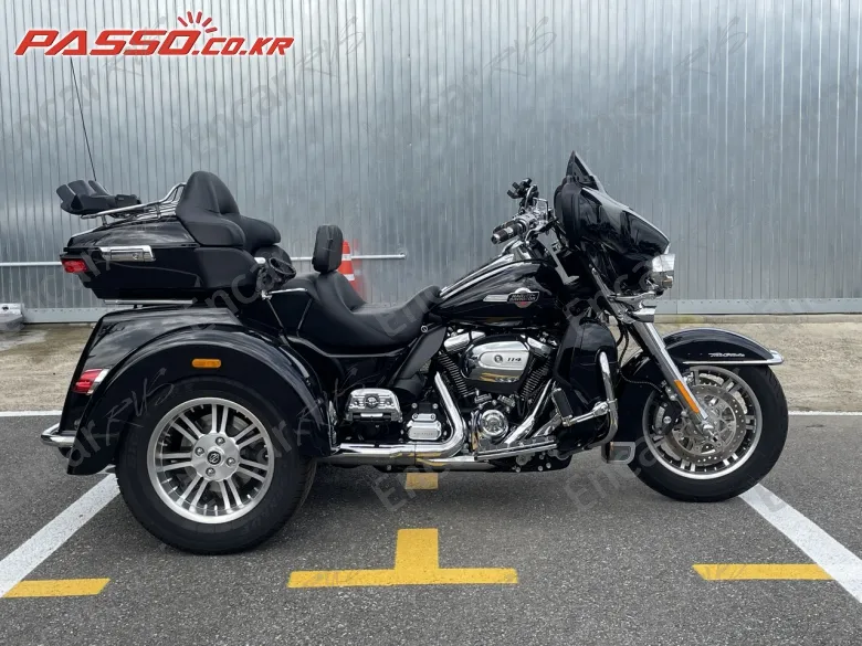 Harley-Davidson Flhtcutg Tri Glide Ultra Classic - фото 0